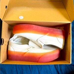 NIB VANS STACKFORM SLIP ON MARSHMALLOW/PEACH SZ9